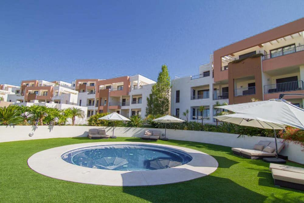 Luxury Spa Resort Marbella 2 Bedroom Sauna Gym Pools Jacuzzi Exteriör bild